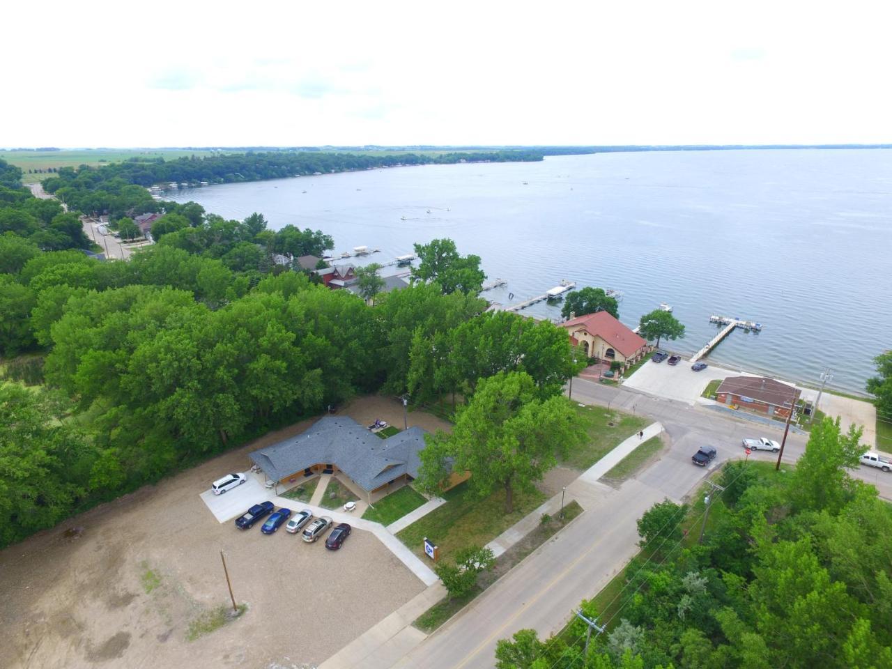 Big Spirit Resort Spirit Lake Bagian luar foto