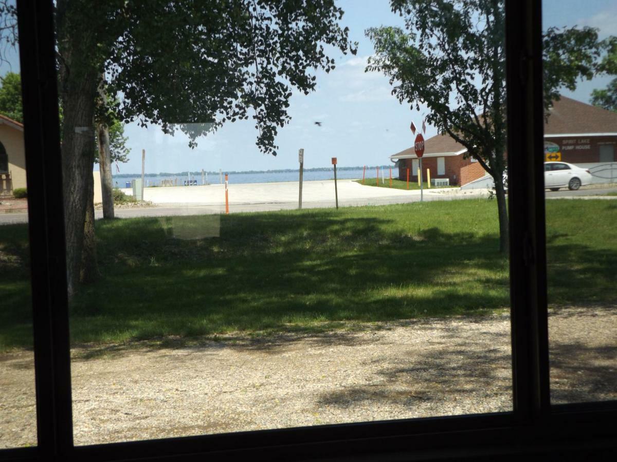 Big Spirit Resort Spirit Lake Bagian luar foto